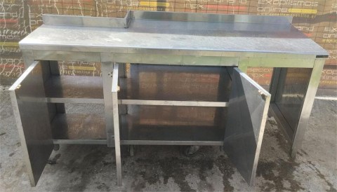 Μεταχειρισμένο Ερμάριο Ανοξείδωτο Με Φάλτσο 3 Ανοιγόμενες Πόρτες